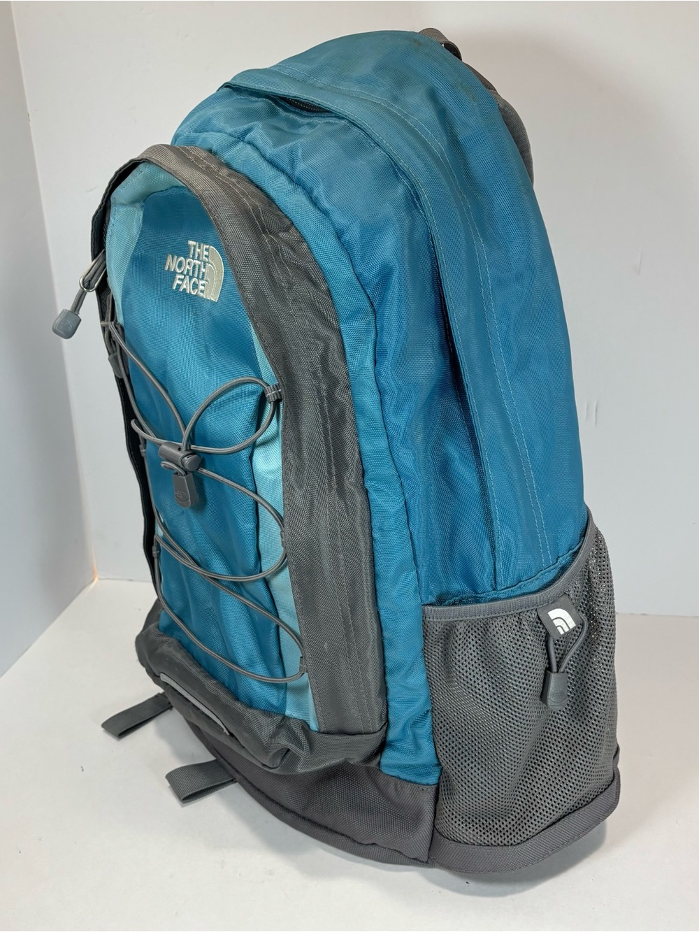The North Face Blue Gray Jester Backpack Bungee Cord Hiking Outdoor Daypack Read - Picture 4 of 14
